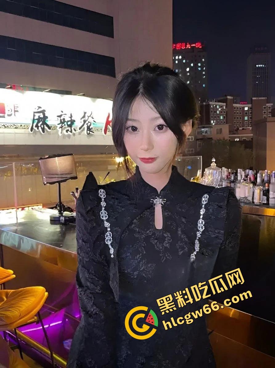 东岭工业学院公交女神『林梦瑶』爆炸流出，穿校服口爆学弟，小穴白虎嫩穴湿得老司机都心动！  第5张