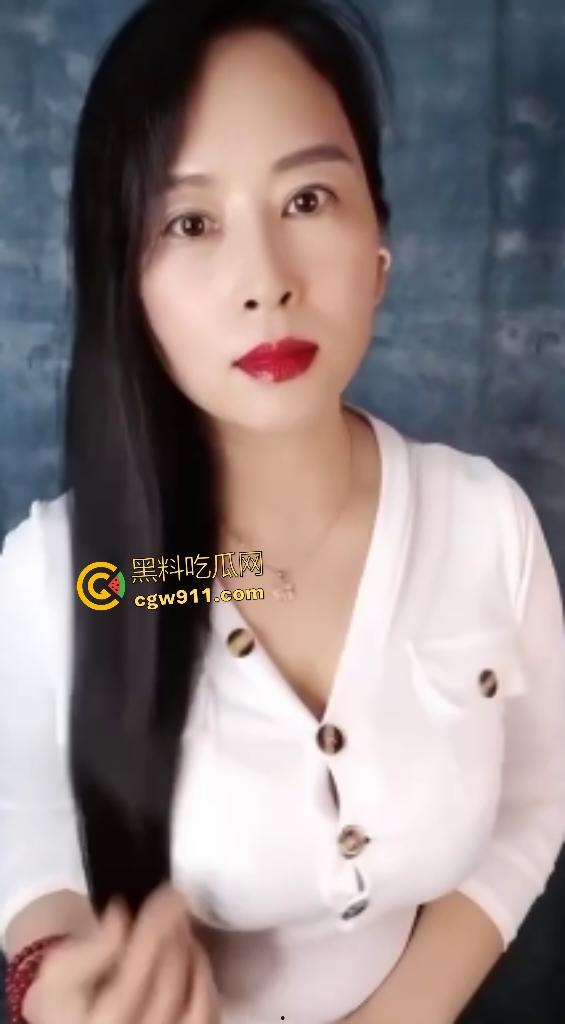 熟女人妻臀上黑印暴露淫荡本性，丰臀巨乳肥逼坐马桶发骚，骑乘狂操鸡巴差点坐断情夫！  第5张