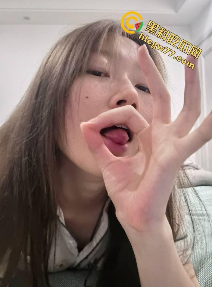 20岁女大【王誉洁】被男友爆骚照！提双飞翻脸，母狗or装纯？别装了好吗？  第1张