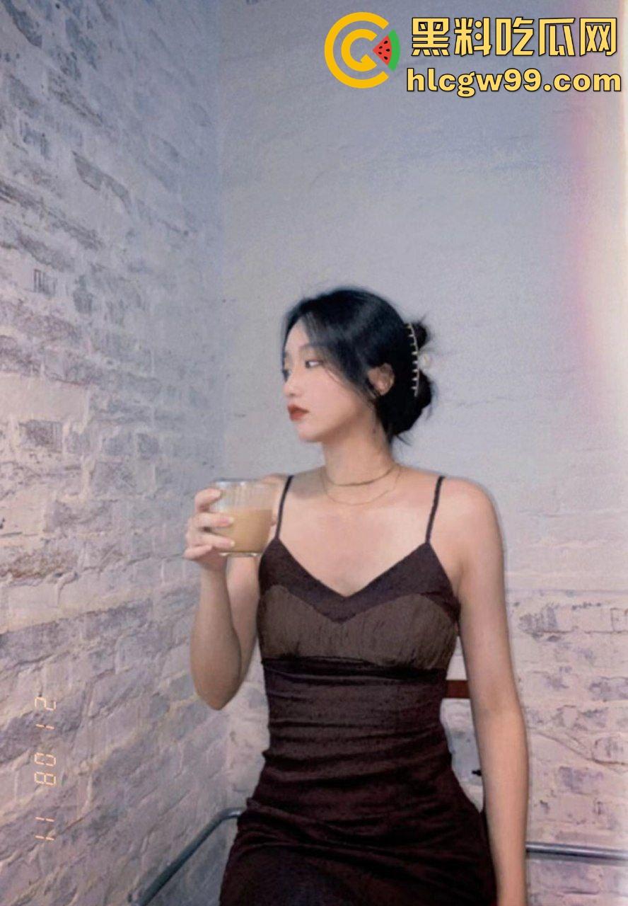 群友有这么极品的御姐女友？白嫩一线天粉嫩逼被草得爽的直抽搐，好想跪着求舔她骚水！  第1张