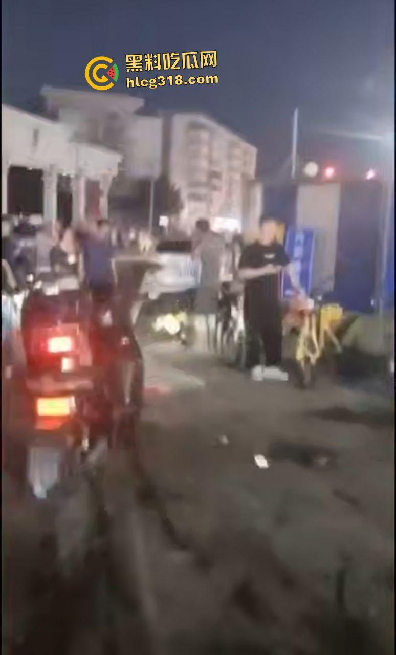 沈阳公交司机因被大学生拒绝暴怒撞人！行人飞摔血溅路面，车毁人亡如保龄球！  第6张