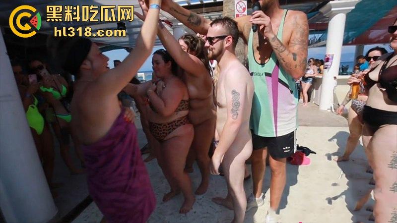 真正的欧美泳池派对狂欢视频，俊男靓女玩各种性爱小游戏，各色诱人酮体尽收眼底，国外就开放！  第2张