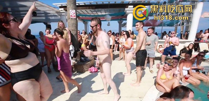 真正的欧美泳池派对狂欢视频，俊男靓女玩各种性爱小游戏，各色诱人酮体尽收眼底，国外就开放！  第4张