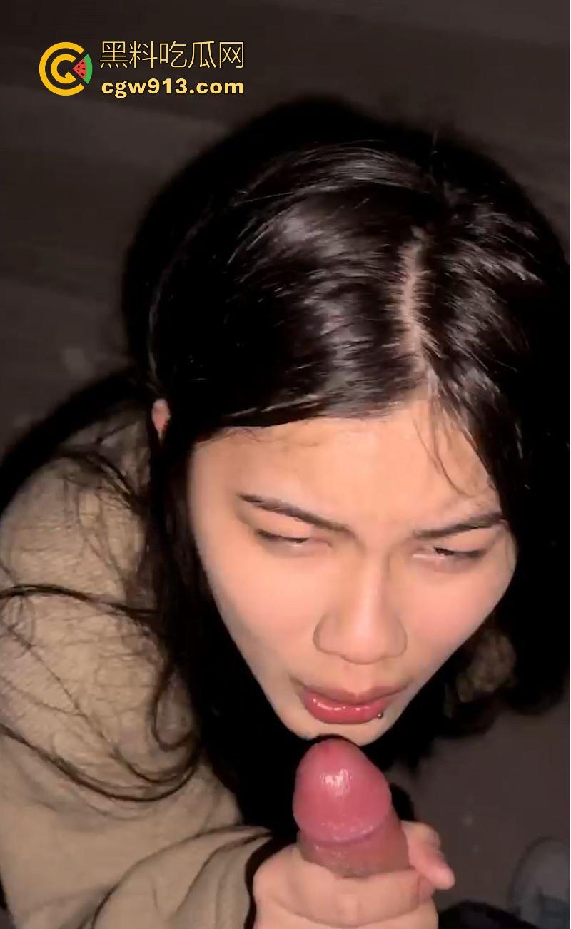 湖南唇钉反差小妹【刘语玮】调教视频曝光，性感唇钉示人，身材娇小，C杯酥胸勾魂，三根“JB”道具玩弄至高潮喷水！  第7张