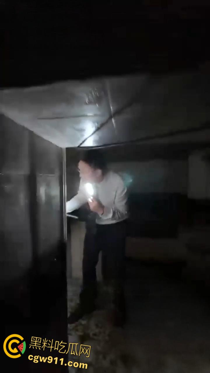 南京建邺区安民村某住宅，被房产中介发现地下室通道，建房期间正是1996年南京碎尸案，血腥味隐约飘密布水龙头！  第9张