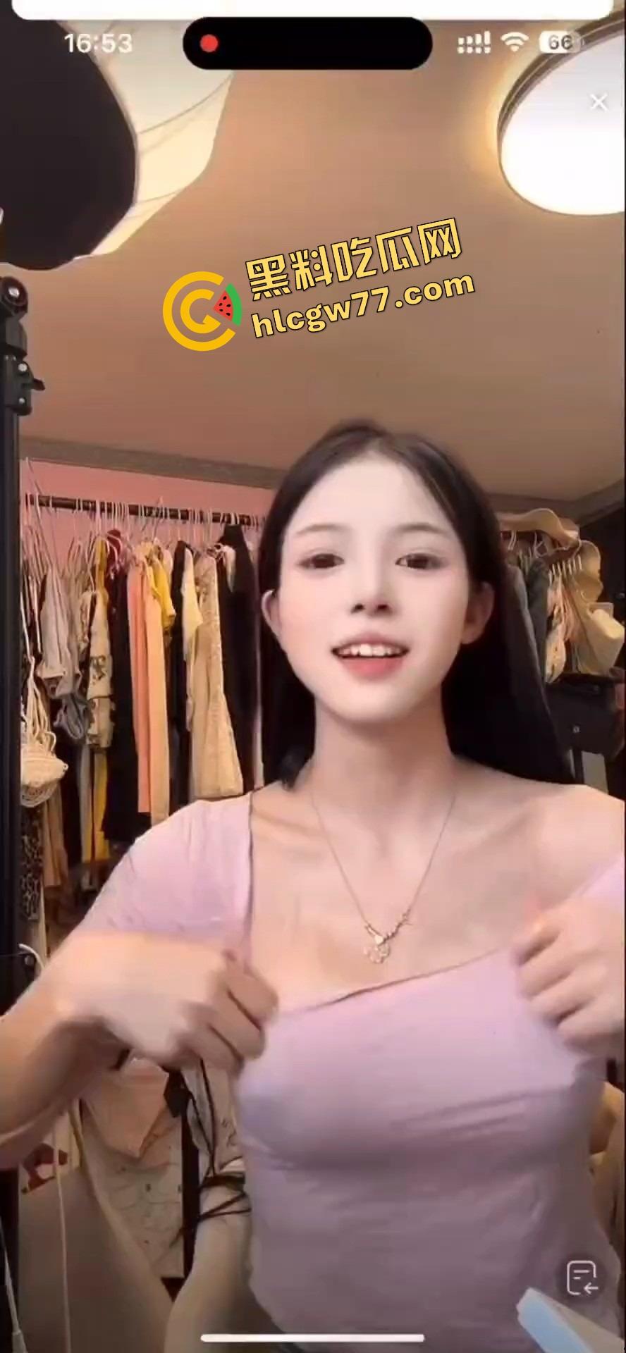 抖音真空带货女主播【小妮子】火了 奶头挺得比销量还高，买女装的清一色男粉，全程只看点不看衣服！  第4张