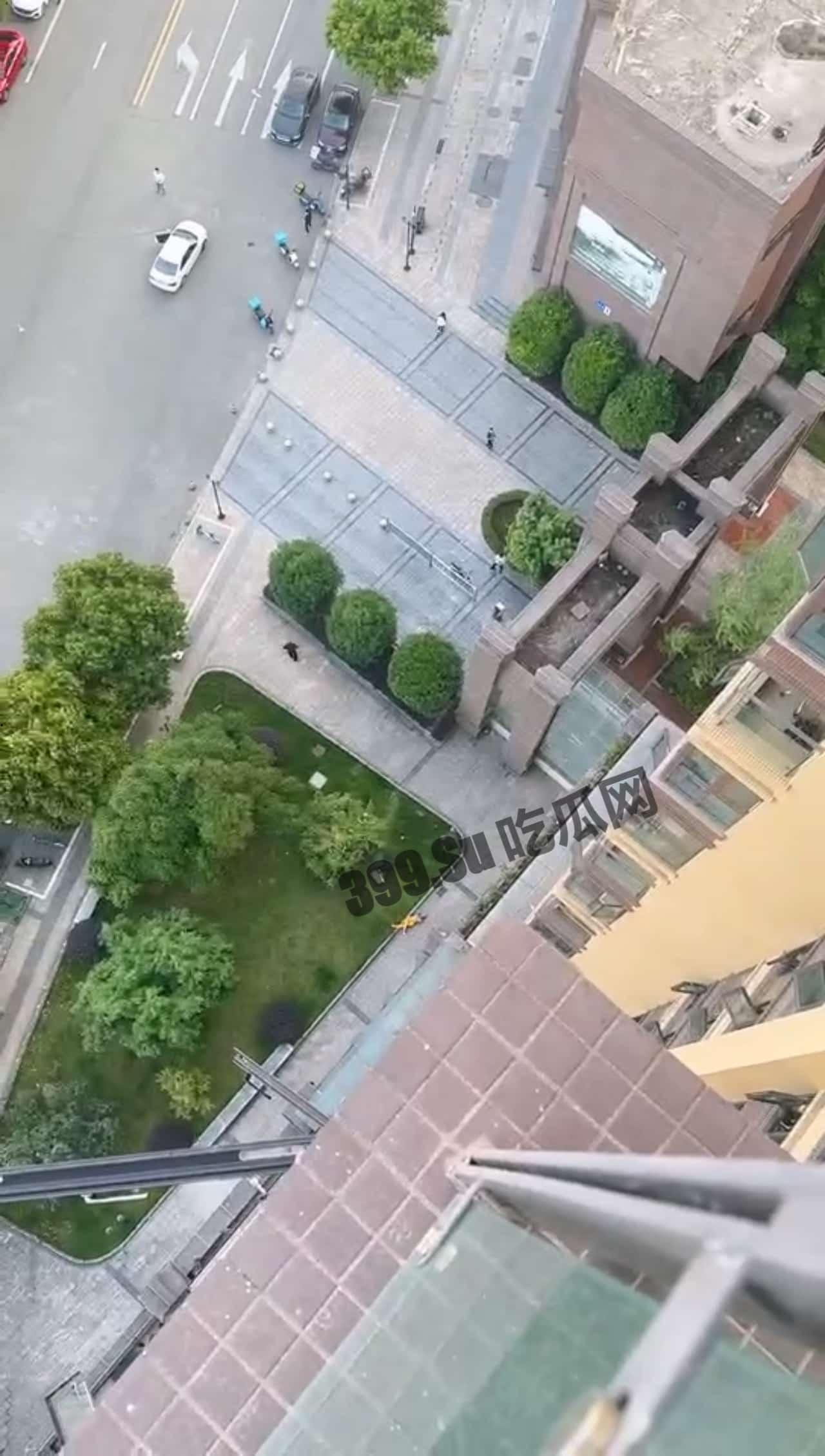 成都 优山居小区 出轨 偷情 健身男子去女方家偷情，不料男方回家躲窗外自由落体  第11张