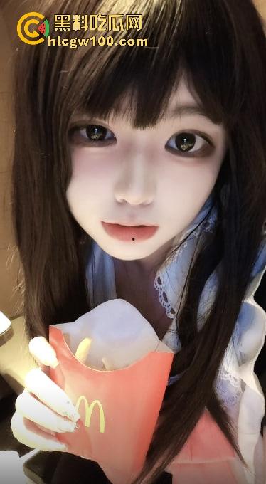 抖音20万粉cos小网红『暗黑水晶铁蛋酱』线下约炮粉丝玩制服吃鸡，各种丝袜轮番上，骚路数堪称行业指南！  第2张