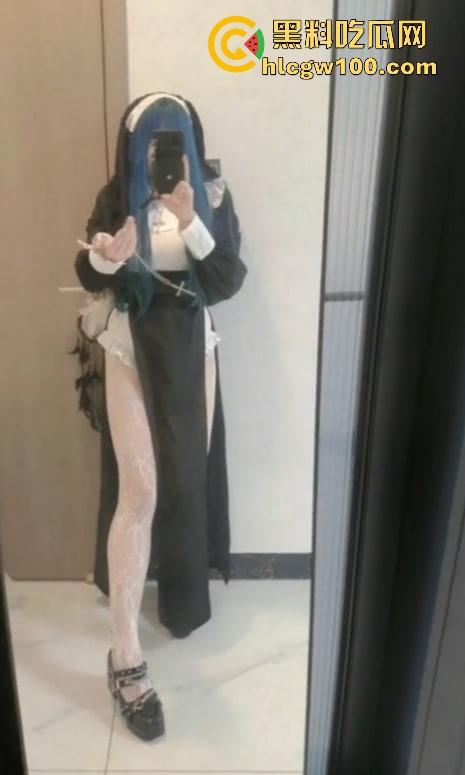 抖音20万粉cos小网红『暗黑水晶铁蛋酱』线下约炮粉丝玩制服吃鸡，各种丝袜轮番上，骚路数堪称行业指南！  第6张