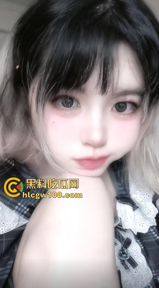 抖音20万粉cos小网红『暗黑水晶铁蛋酱』线下约炮粉丝玩制服吃鸡，各种丝袜轮番上，骚路数堪称行业指南！  第8张