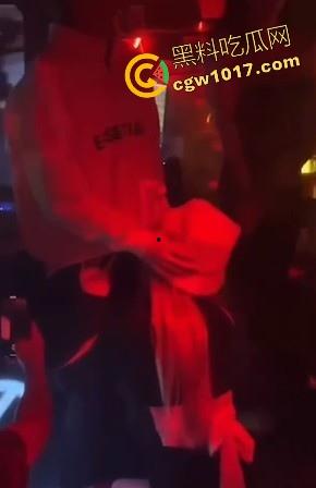 湖南长沙骑士酒吧又玩出新高度，女DJ现场给富二代口交，暴力深喉输出，还当众后入，卧槽玩这么刺激的吗！！  第6张