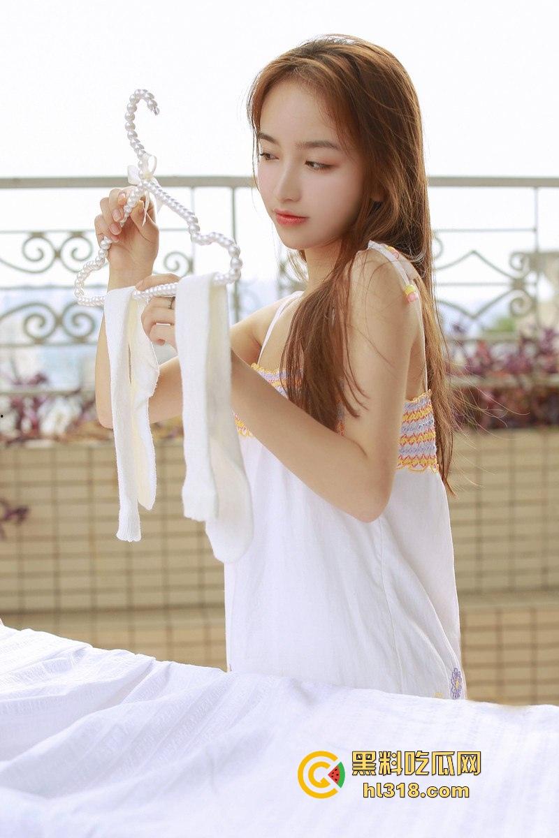 强上跟老公吵架的表姐，冷战期间来我家借住被我强行操了，从抗拒到迎合的转变，一炮泯恩仇！  第2张