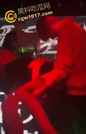 湖南长沙骑士酒吧又玩出新高度，女DJ现场给富二代口交，暴力深喉输出，还当众后入，卧槽玩这么刺激的吗！！  第7张