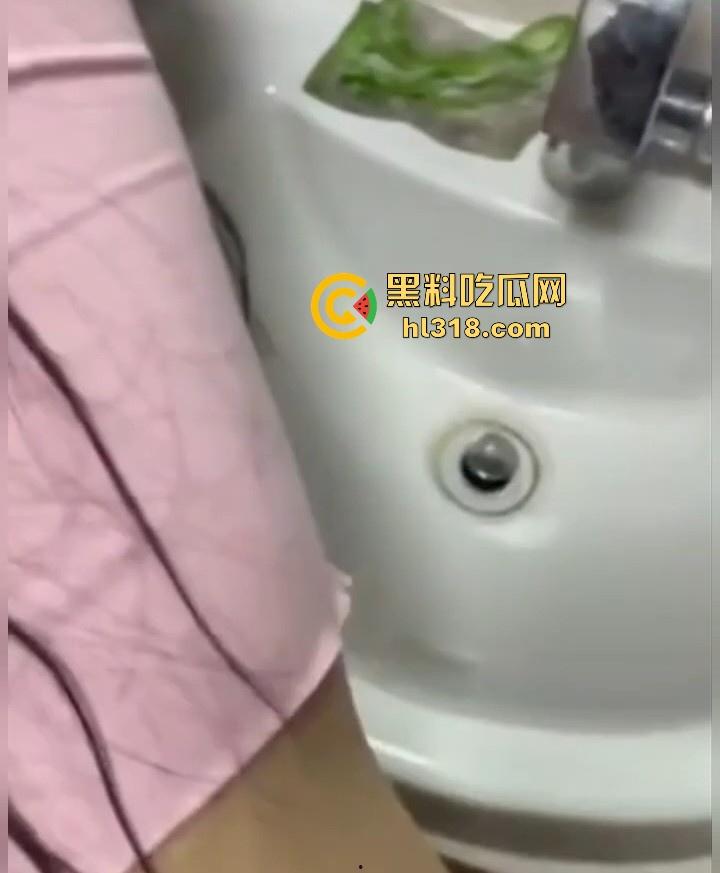 强上跟老公吵架的表姐，冷战期间来我家借住被我强行操了，从抗拒到迎合的转变，一炮泯恩仇！  第8张