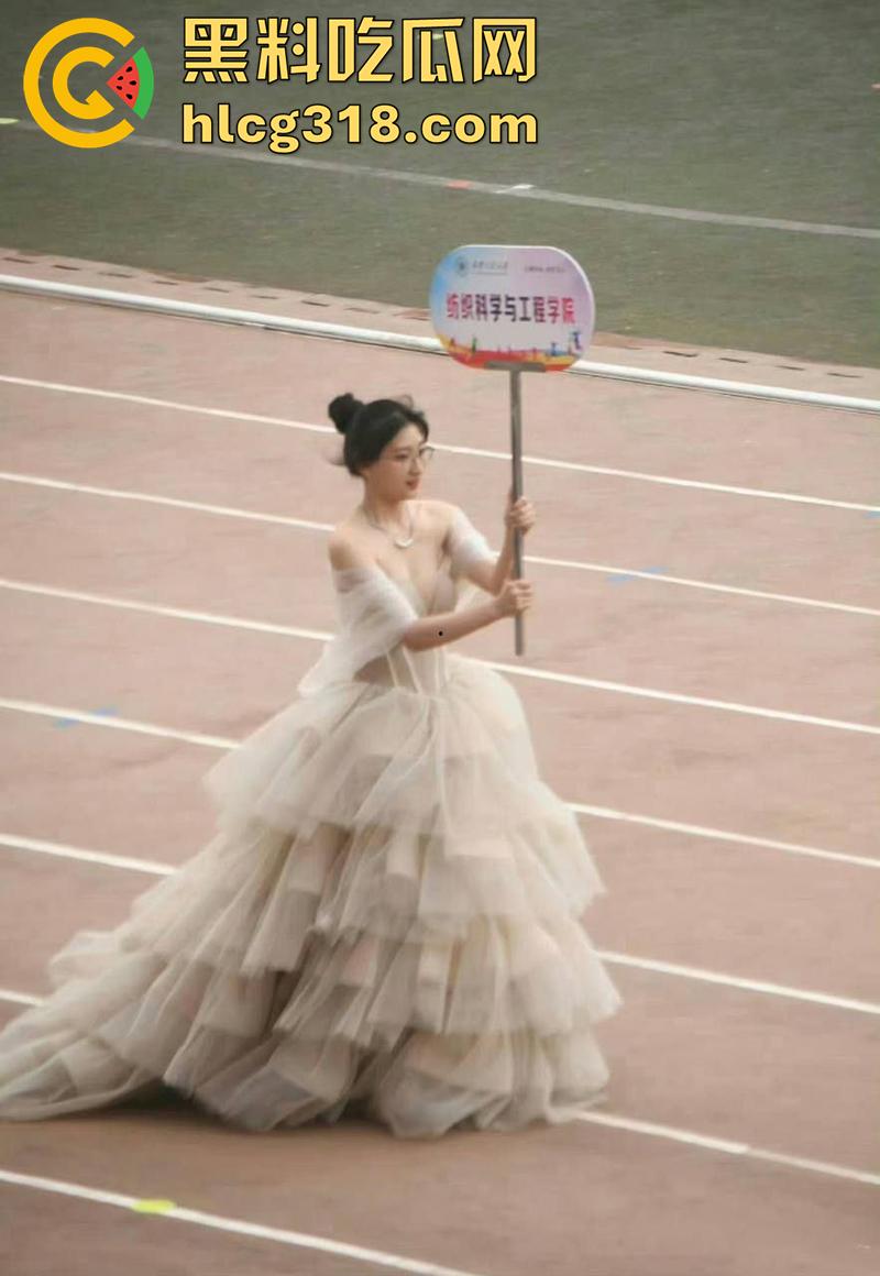 西安工程大学举牌校花【沈幼楚】，极品女神下海卖逼，疯狂捞金做外围，被外校体育生约出打桩凿穴！  第4张