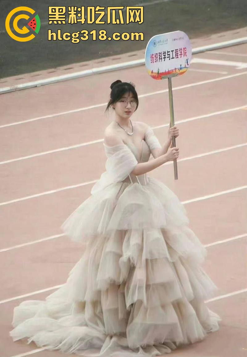 西安工程大学举牌校花【沈幼楚】，极品女神下海卖逼，疯狂捞金做外围，被外校体育生约出打桩凿穴！  第5张