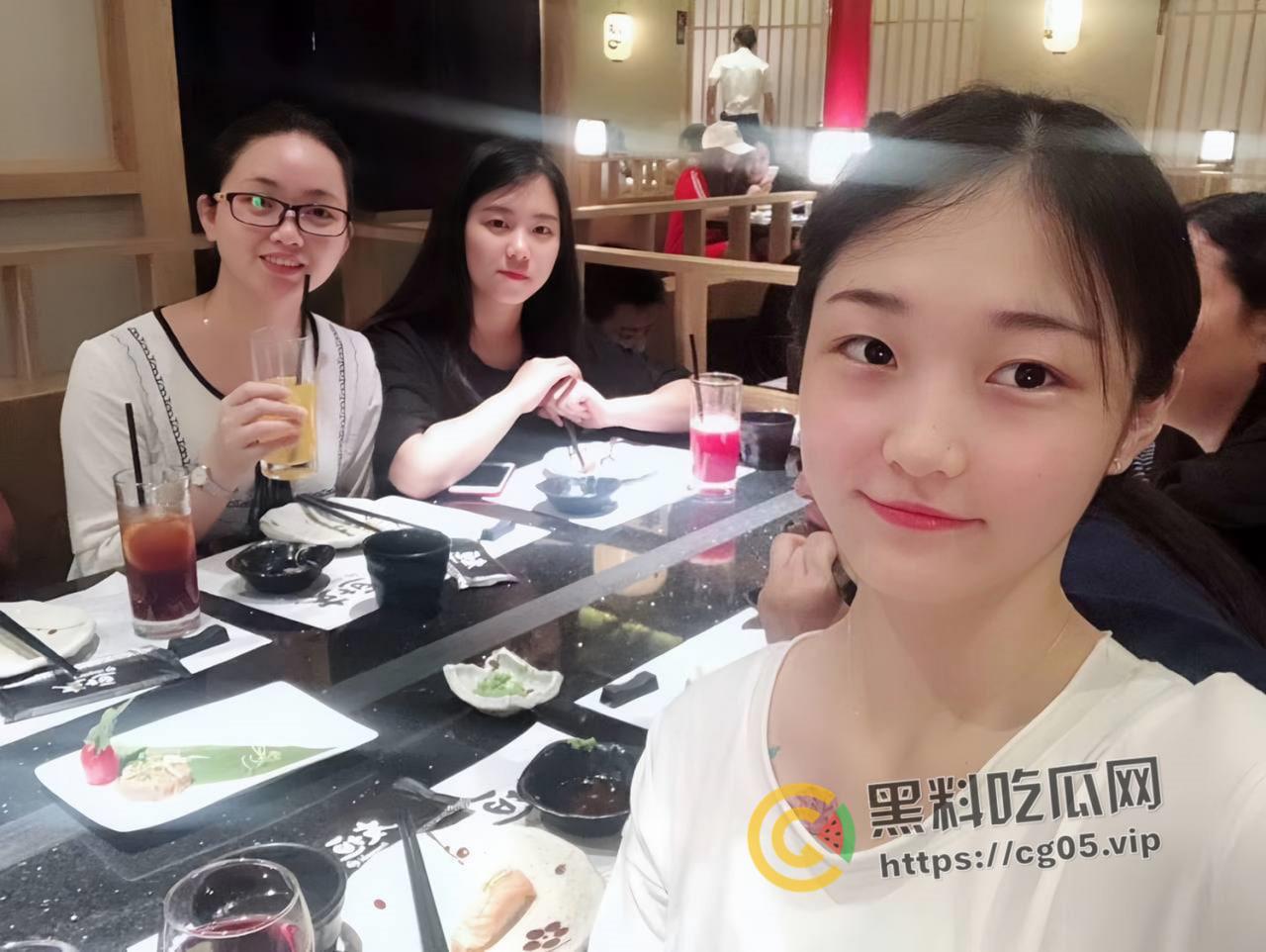 瓜友投稿！上海白领【刘悦】偷男人还上传到云相册被发现 时候还不承认 胸上的纹身都被舔变色了  第3张