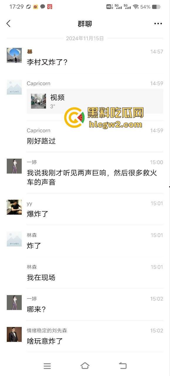 青岛楼顶火情浓烟滚滚，爆炸声不断，现场视频曝光引发热议！  第1张