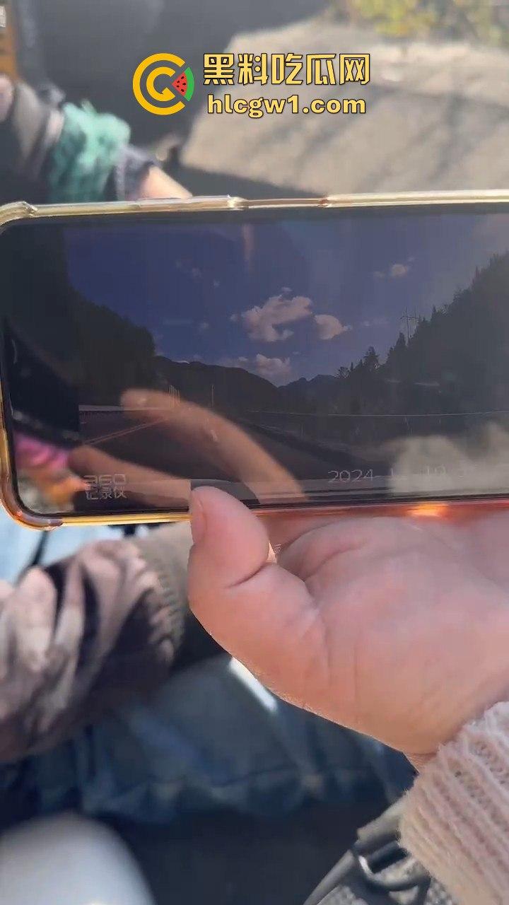 辽宁小车司机路怒找茬摩托骑手！以为没行车记录仪，直接上去撞，结果笑死了！  第1张