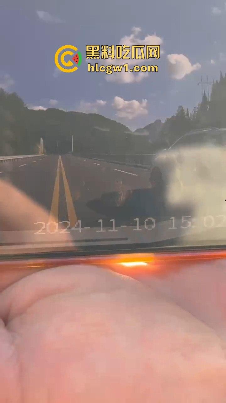 辽宁小车司机路怒找茬摩托骑手！以为没行车记录仪，直接上去撞，结果笑死了！  第4张