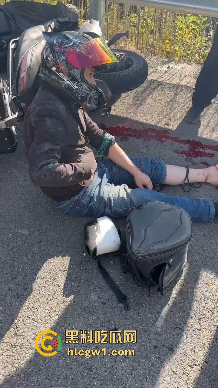 辽宁小车司机路怒找茬摩托骑手！以为没行车记录仪，直接上去撞，结果笑死了！  第7张