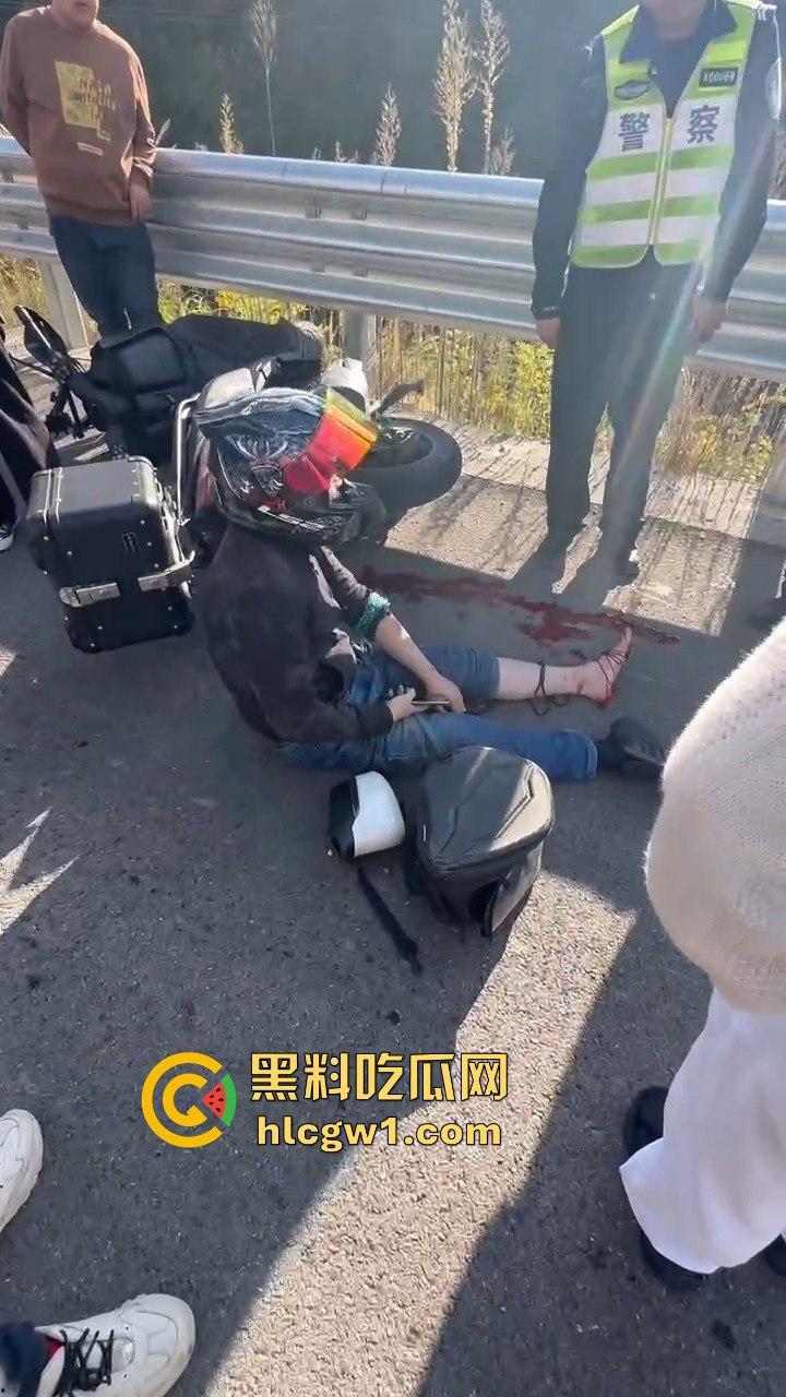 辽宁小车司机路怒找茬摩托骑手！以为没行车记录仪，直接上去撞，结果笑死了！  第8张