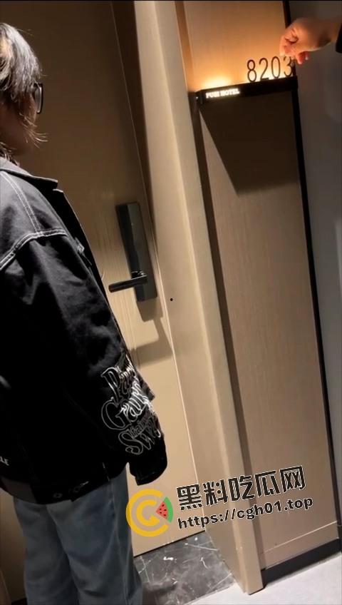 山东普斯轻奢酒店红内裤男用女友电话订酒店 捉奸最新流出高清完整版 堪称导演剪辑版 这也太抽象了  第2张