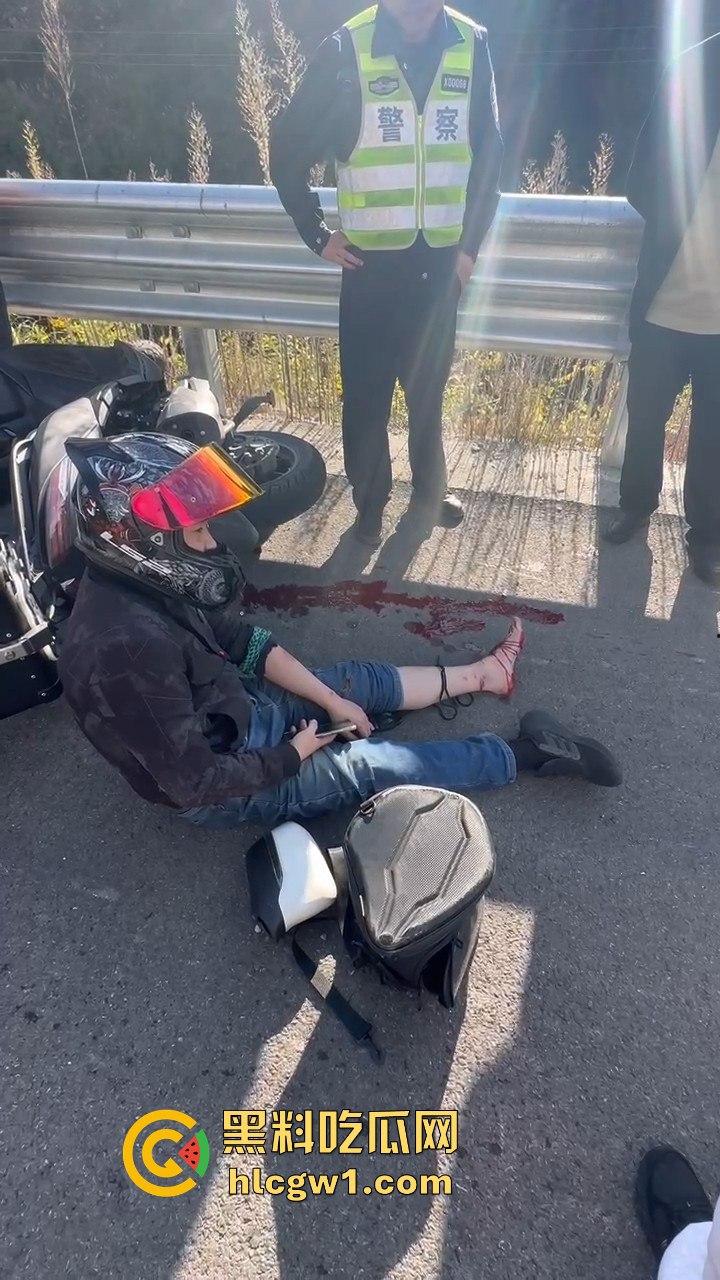 辽宁小车司机路怒找茬摩托骑手！以为没行车记录仪，直接上去撞，结果笑死了！  第10张