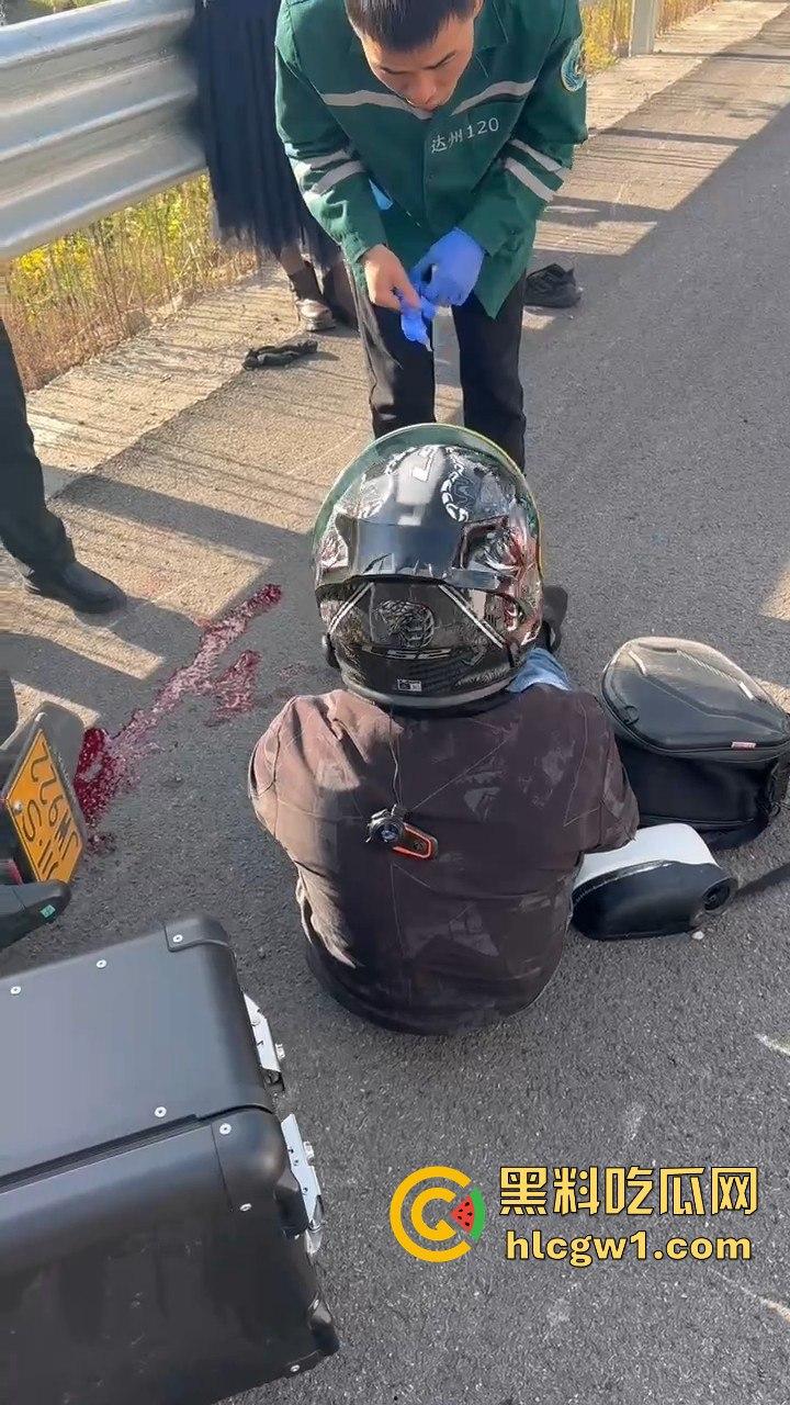 辽宁小车司机路怒找茬摩托骑手！以为没行车记录仪，直接上去撞，结果笑死了！  第11张