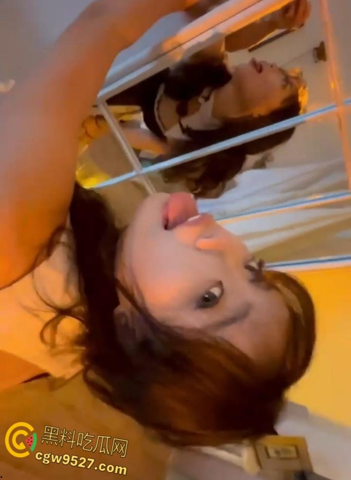 广州大学眼镜妹【吴萌】,被男友调教得乖巧听话,跪地口交后入爆操,眼镜妹玩反差都一套一套的! 第4张 广州大学眼镜妹【吴萌】,被男友调教得乖巧听话,跪地口交后入爆操,眼镜妹玩反差都一套一套的! 第4张