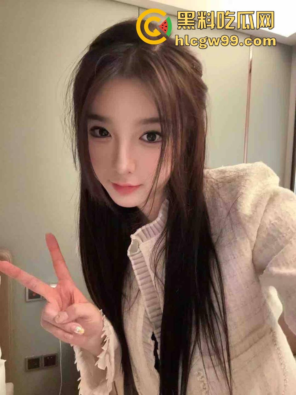 高颜值极品萝莉小母狗【穆穆】娇小白嫩身材，连白虎馒头又甜又骚都无可挑剔，唯一问题就是雷子太小！  第1张