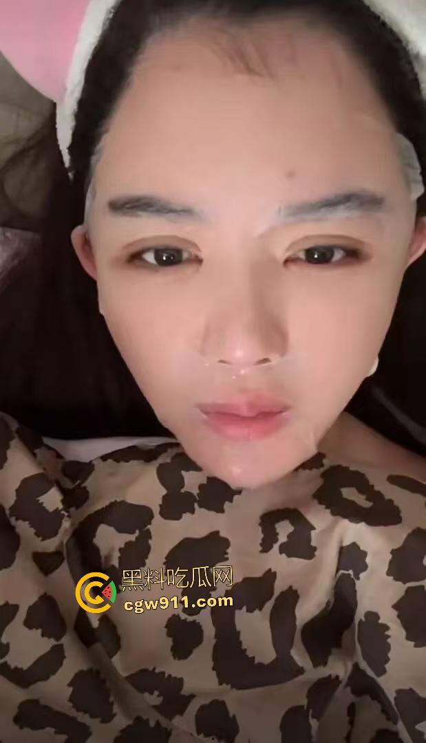 抖音四婚骚母狗【韩安冉】，约炮榜一大哥酒店狂欢，巨乳肥臀跪舔粗鸡巴，离婚四次不是没原因！  第2张