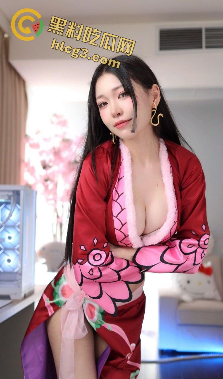 海贼王女帝COS自慰视频火爆全网!高颜值顶级身材,让人无法移开视线 第1张 海贼王女帝COS自慰视频火爆全网!高颜值顶级身材,让人无法移开视线 第1张