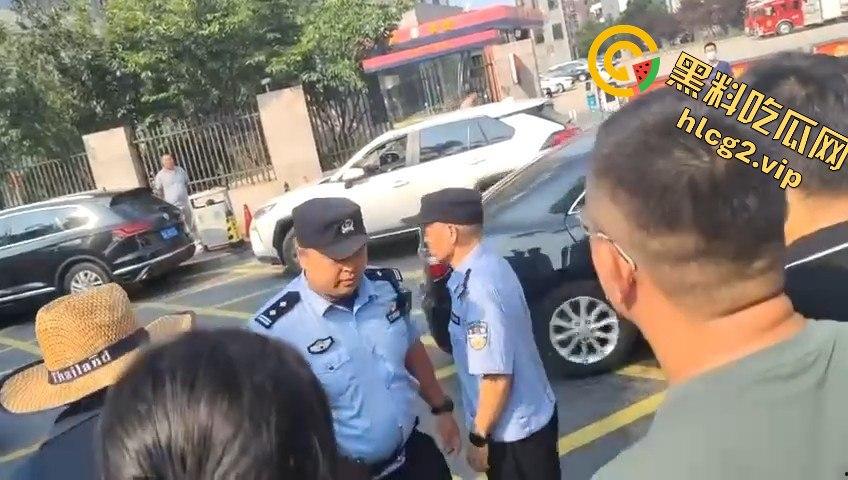 青岛李沧区圣德心脑血管医院迁建引发抗议，家长怒骂警察直接被捕！  第2张