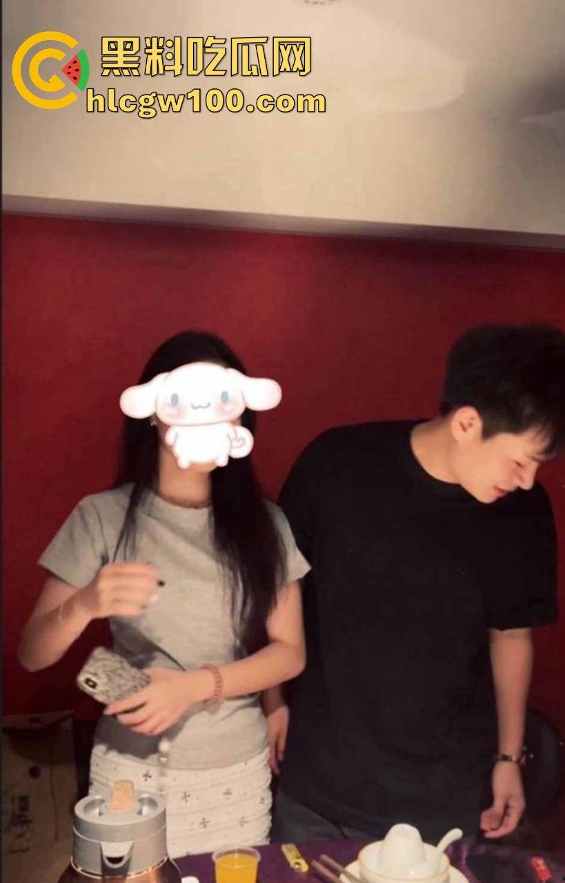 广州大学19岁舞蹈生【王应怡】爆绿帽丑闻，一边跟男友亲亲我我，一边网上撩骚发骚，这货骚得真是无法无天！  第2张