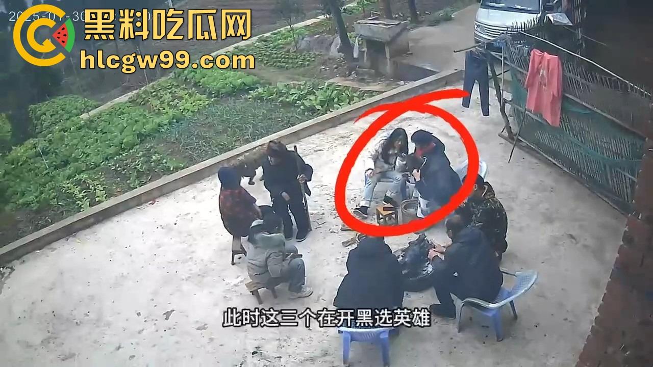 重庆狗子掉进粪坑惨变生化武器 出坑后全家总动员 结果反被狗狂追满院狂喷 粪味冲天！  第1张