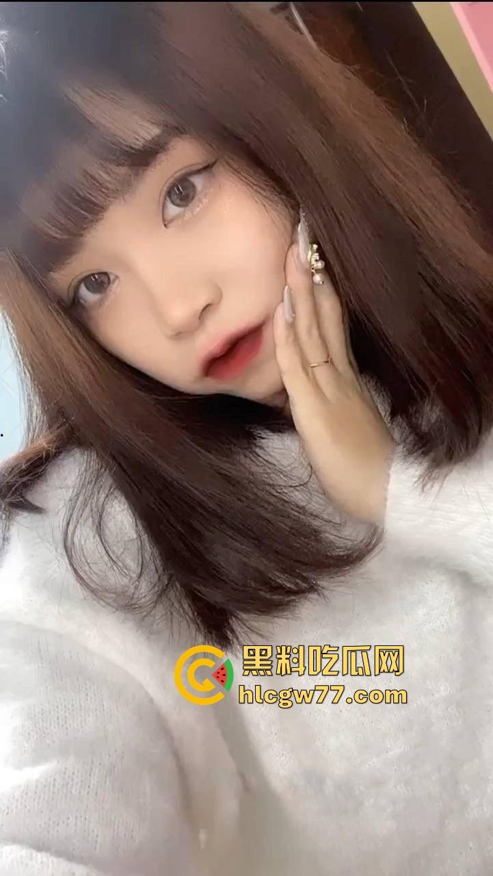 C罩杯短发大奶学生 被金主盯上花高价把她约出来 一顿深喉猛插 学生妹都给弄干呕了 这钱赚的真干净  第3张