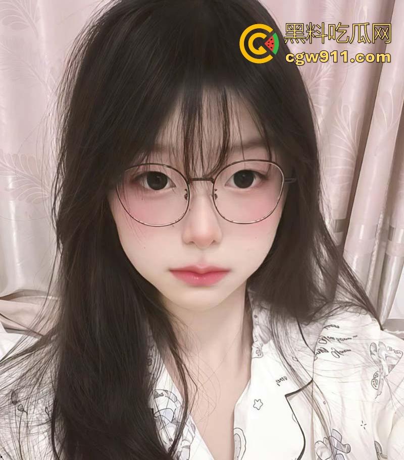 河南高三清纯学生妹【廖莹莹】性爱视频曝光，暑假假借旅游名义千里送逼伺候金主爸爸，调教的真好！  第2张