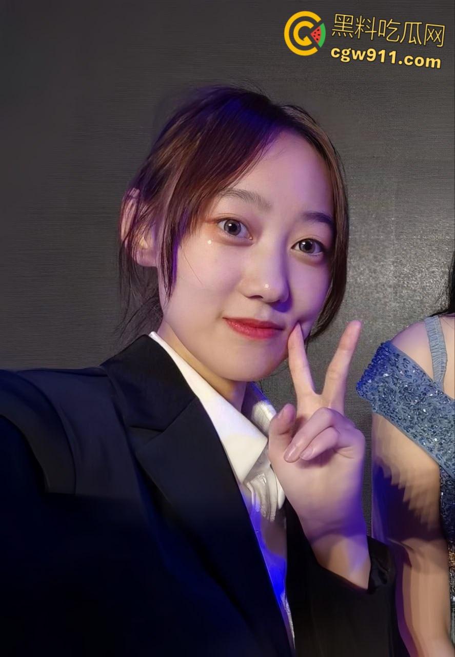 浙江大学嫩妹【宋雅曦】，清纯颜值私下却是爱口交的母狗，白嫩美乳娇小炮机，被男友骑乘疯狂打桩 ！  第2张