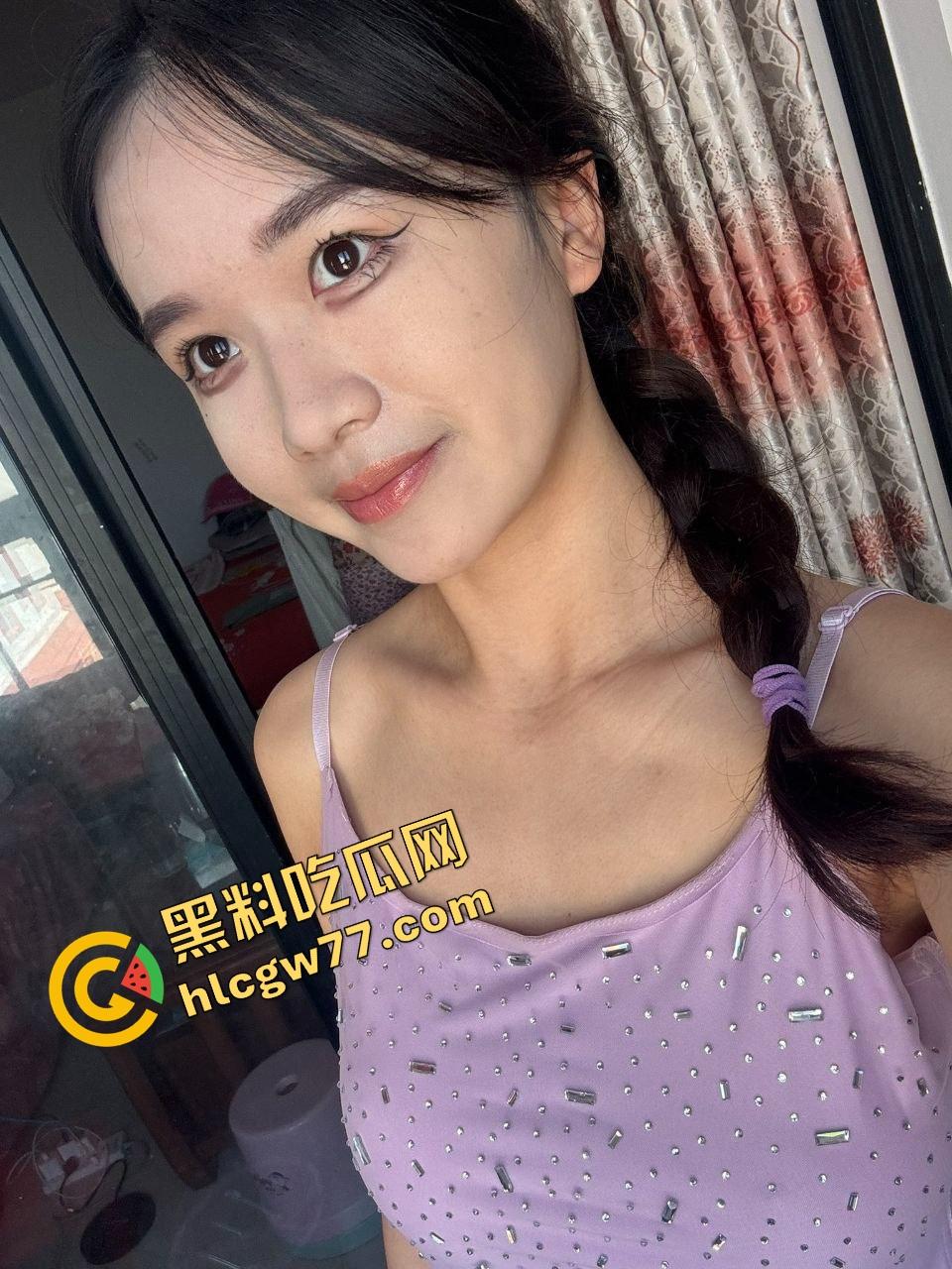 甜妹外表实则骚货体质，新乡小甜妞『钱乐乐』奶大腿白笑得甜，就是阴毛炸得跟小草坪一样！  第4张