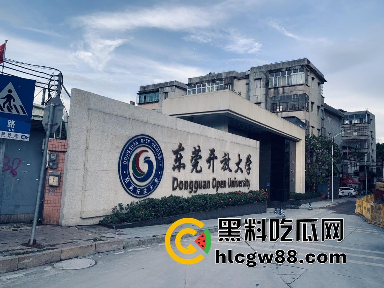 东莞开放大学阳台导管哥爆火,妹子偷拍全程,一边录一边激动,学校这开放程度绝对天花板! 第1张 东莞开放大学阳台导管哥爆火,妹子偷拍全程,一边录一边激动,学校这开放程度绝对天花板! 第1张
