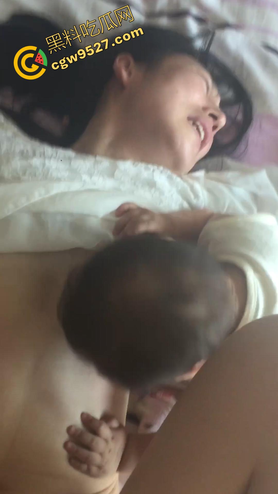 湖南人妻【王春艳】性瘾超强，刚出月子就偷情约炮，孩子一边吃奶，骚穴一边被操，真是淫荡至极  第7张