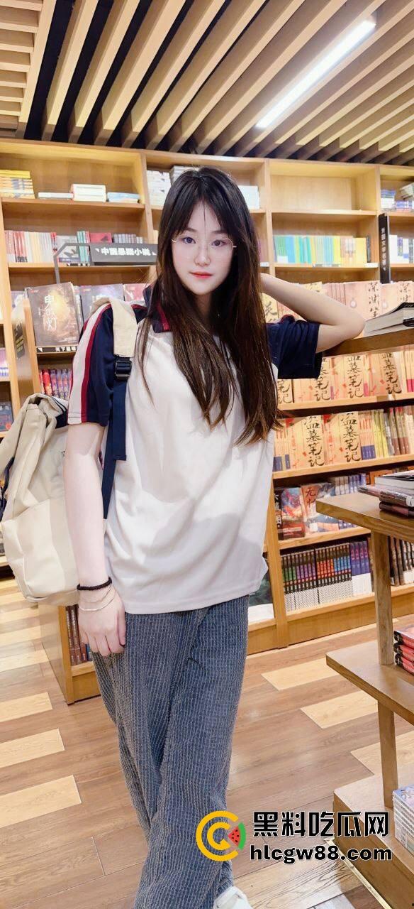 东莞开放大学阳台导管哥爆火,妹子偷拍全程,一边录一边激动,学校这开放程度绝对天花板! 第3张 东莞开放大学阳台导管哥爆火,妹子偷拍全程,一边录一边激动,学校这开放程度绝对天花板! 第3张