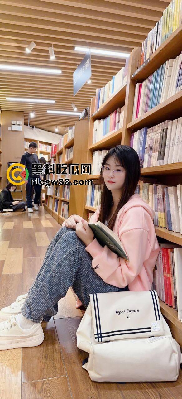 东莞开放大学阳台导管哥爆火,妹子偷拍全程,一边录一边激动,学校这开放程度绝对天花板! 第5张 东莞开放大学阳台导管哥爆火,妹子偷拍全程,一边录一边激动,学校这开放程度绝对天花板! 第5张