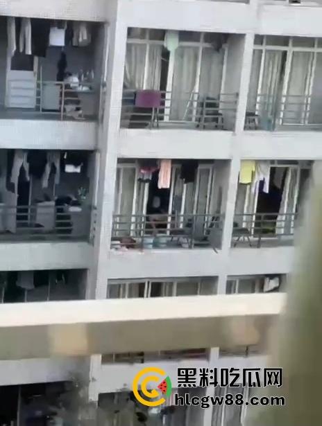 东莞开放大学阳台导管哥爆火,妹子偷拍全程,一边录一边激动,学校这开放程度绝对天花板! 第7张 东莞开放大学阳台导管哥爆火,妹子偷拍全程,一边录一边激动,学校这开放程度绝对天花板! 第7张