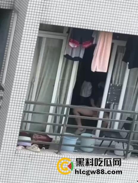 东莞开放大学阳台导管哥爆火,妹子偷拍全程,一边录一边激动,学校这开放程度绝对天花板! 第8张 东莞开放大学阳台导管哥爆火,妹子偷拍全程,一边录一边激动,学校这开放程度绝对天花板! 第8张