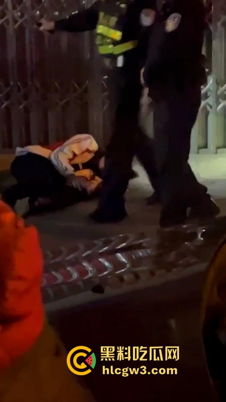 围观骚鸡无故被砍！柳州乐群路鸡婆被调戏 竟拿关刀砍死看热闹的吃瓜学生 ！死的好冤！  第6张