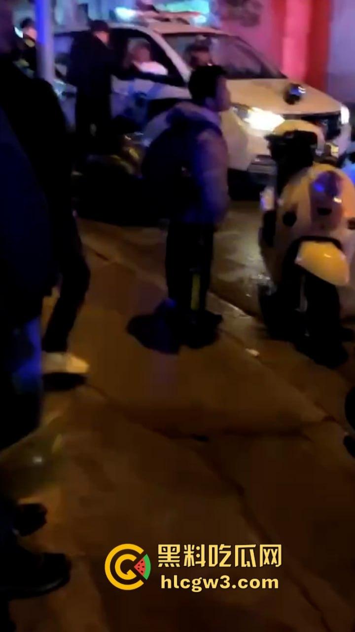 围观骚鸡无故被砍！柳州乐群路鸡婆被调戏 竟拿关刀砍死看热闹的吃瓜学生 ！死的好冤！  第8张