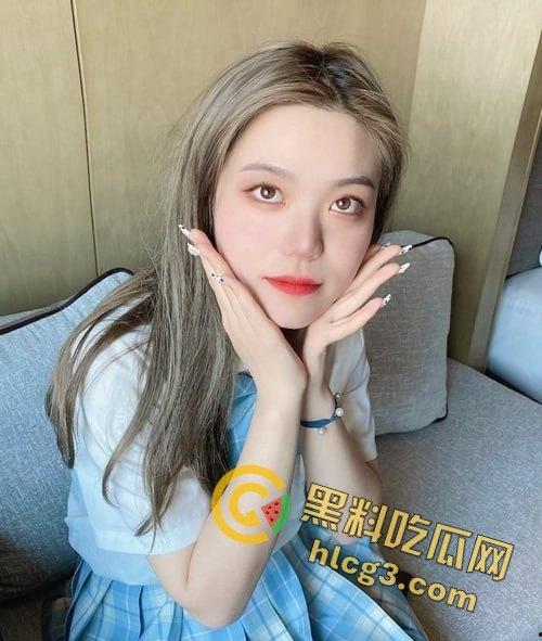 武汉职业技术学院清纯女学生『何颖颖』,JK制服下的肥臀粉穴无套抽插,全程火辣曝光! 第2张 武汉职业技术学院清纯女学生『何颖颖』,JK制服下的肥臀粉穴无套抽插,全程火辣曝光! 第2张