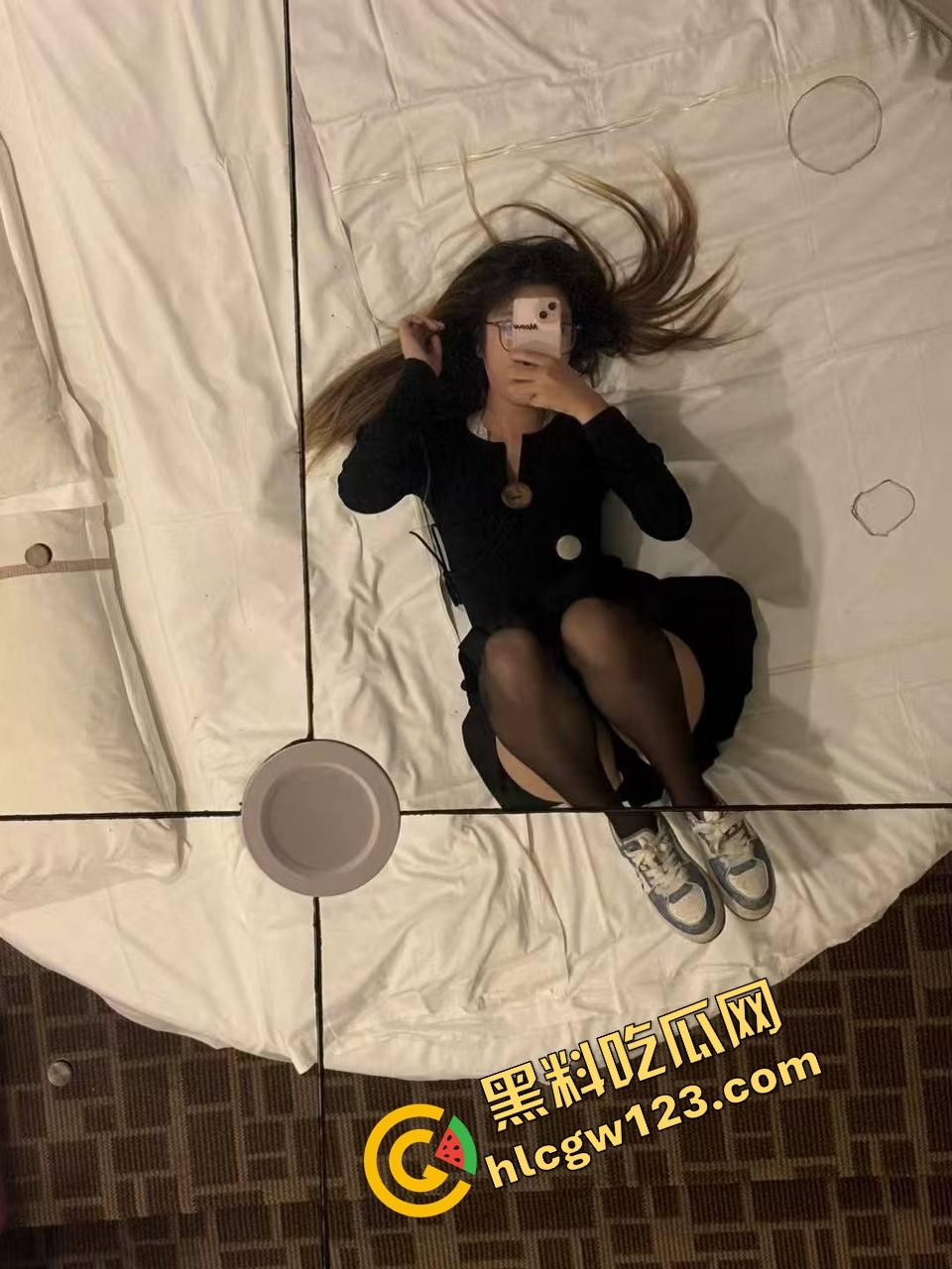 南宁财大【李婉】初恋脸装天使，床上脱衣比蟒蛇，奶像山臀像桶，又白又嫩又会叫的爆奶肥臀！  第3张